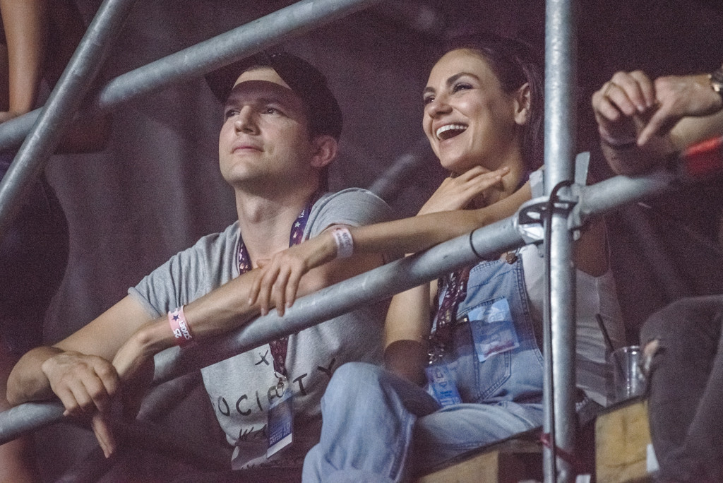 Ashton Kutcher, Mila Kunis Ashton Kutcher, Mila Kunis